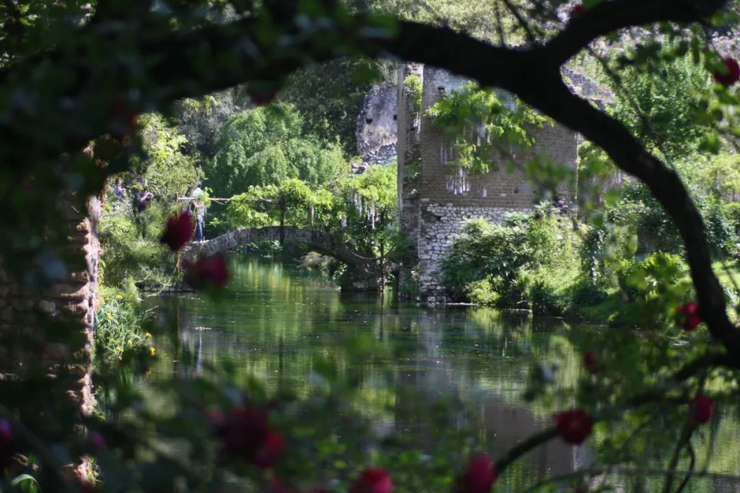 全世界最浪漫的花園！建在廢墟，美如天堂